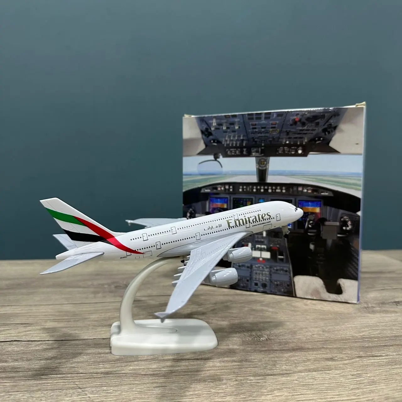 AVION MINI AIRCRAFT MODEL 18CM AVEC SUPPORT ET ROUES EN METAL